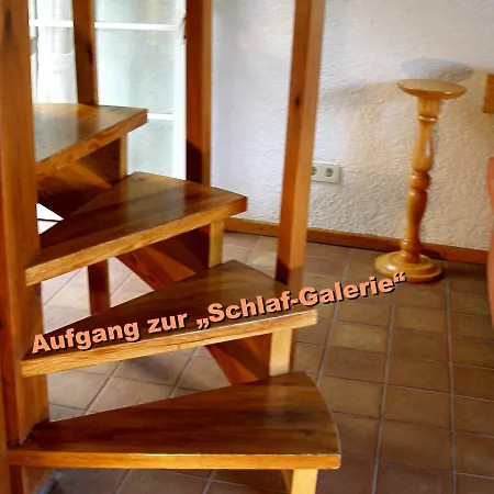 Gaestehaus Im Malerwinkel-rhodt 罗特翁特尔里特堡