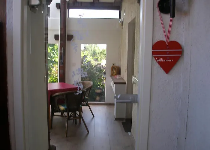 Gaestehaus Im Malerwinkel-rhodt * 罗特翁特尔里特堡