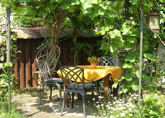 Gaestehaus Im Malerwinkel-rhodt 罗特翁特尔里特堡