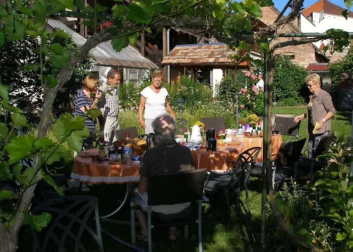 Gaestehaus Im Malerwinkel-rhodt * 罗特翁特尔里特堡