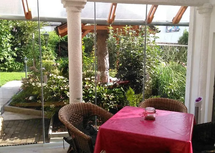 Gaestehaus Im Malerwinkel-rhodt 罗特翁特尔里特堡